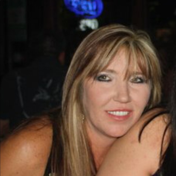 Meet your Posher, Lori - Picture 2 of 2